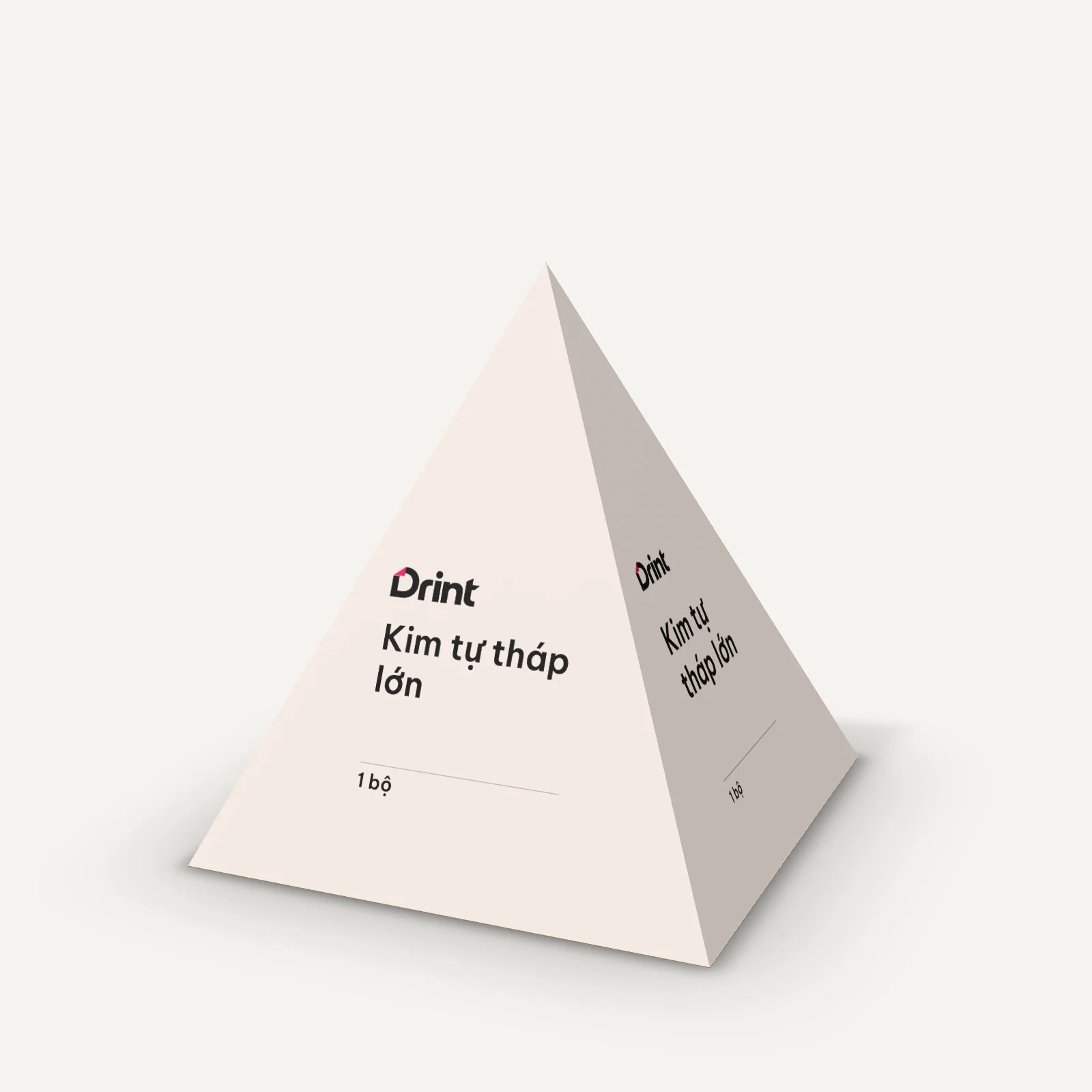 Mockup Hộp kim tự tháp lớn 3D